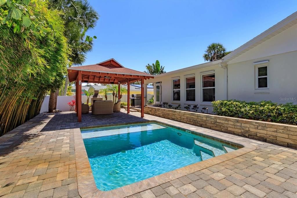 For Sale: $1,600,000 (3 beds, 2 baths, 2005 Square Feet)