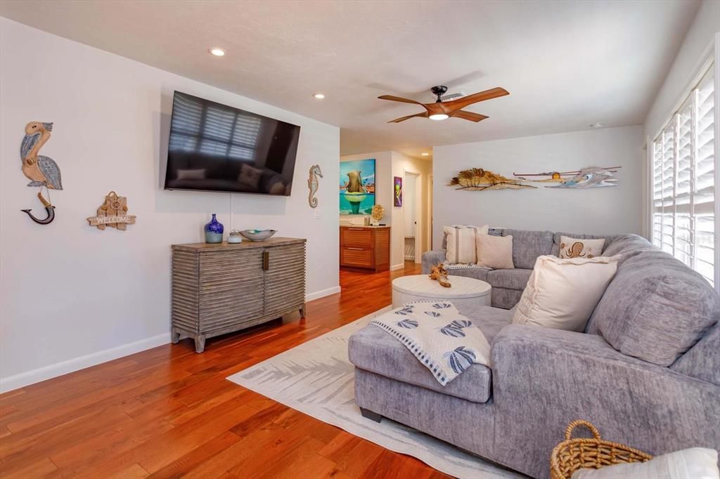For Sale: $1,600,000 (3 beds, 2 baths, 2005 Square Feet)