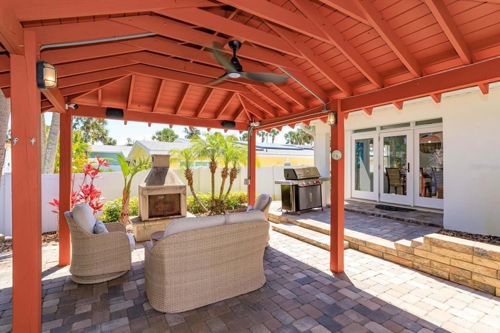 For Sale: $1,600,000 (3 beds, 2 baths, 2005 Square Feet)