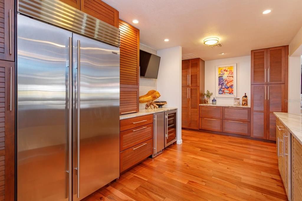 For Sale: $1,600,000 (3 beds, 2 baths, 2005 Square Feet)