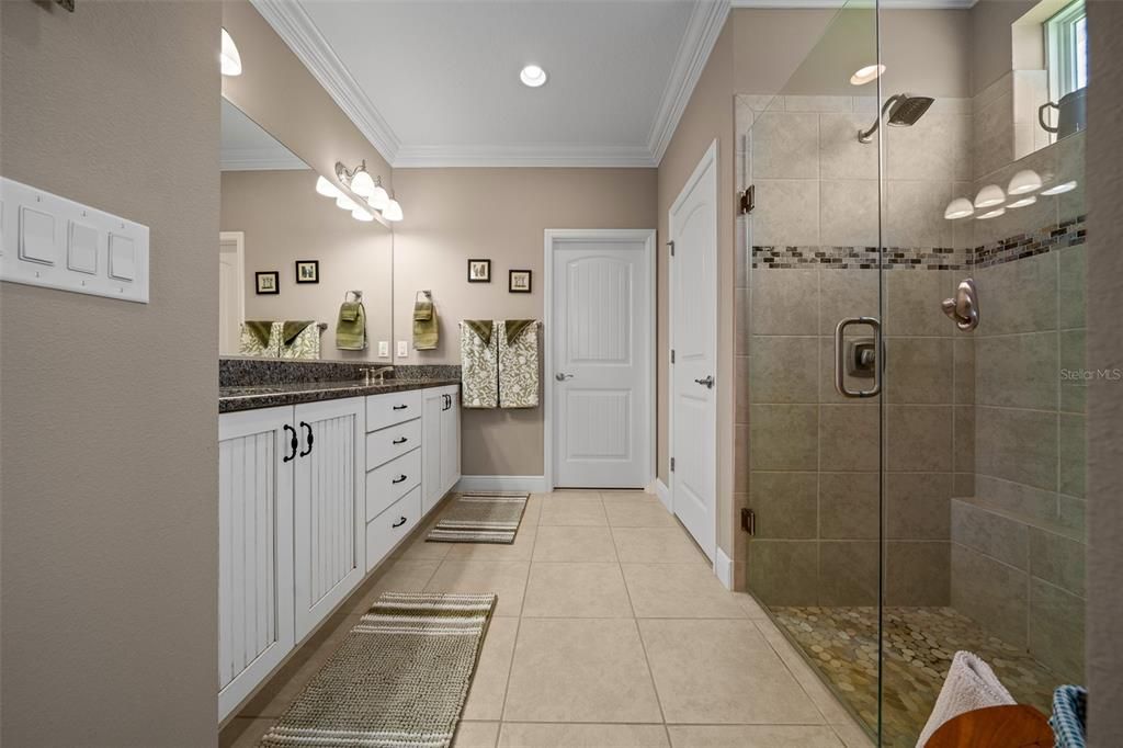 For Sale: $450,000 (2 beds, 2 baths, 2316 Square Feet)