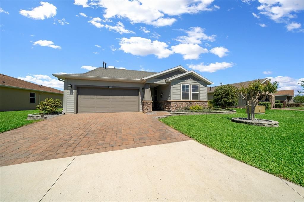 For Sale: $450,000 (2 beds, 2 baths, 2316 Square Feet)