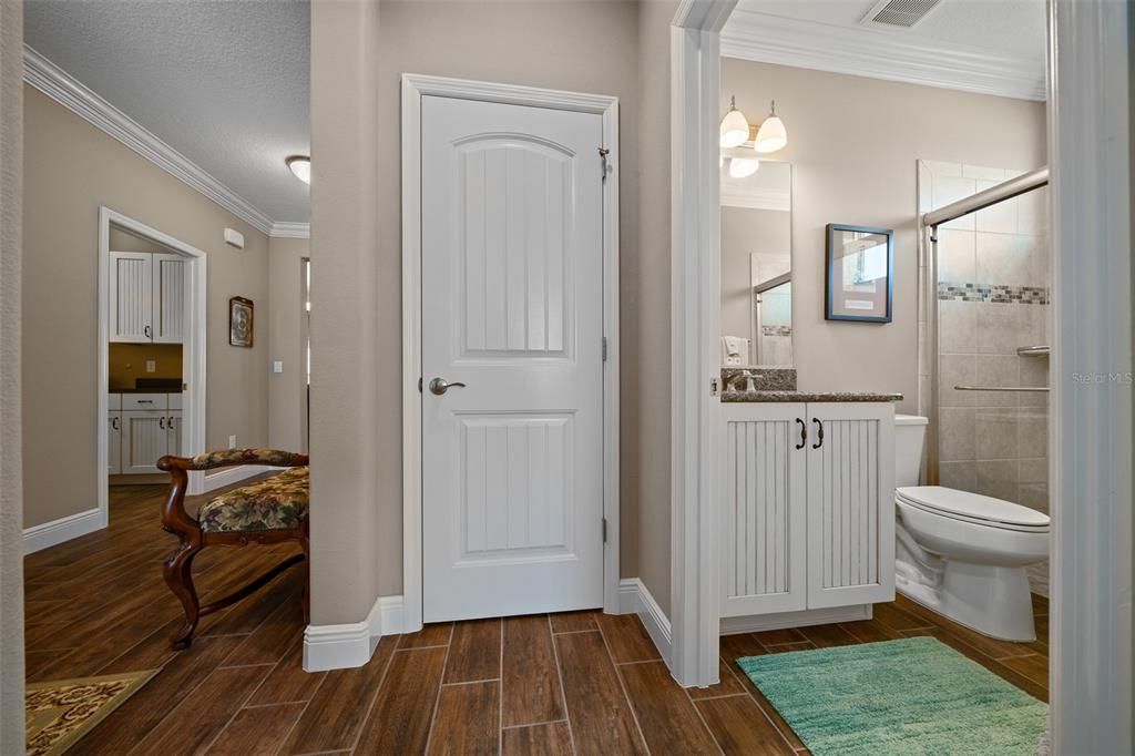 For Sale: $450,000 (2 beds, 2 baths, 2316 Square Feet)