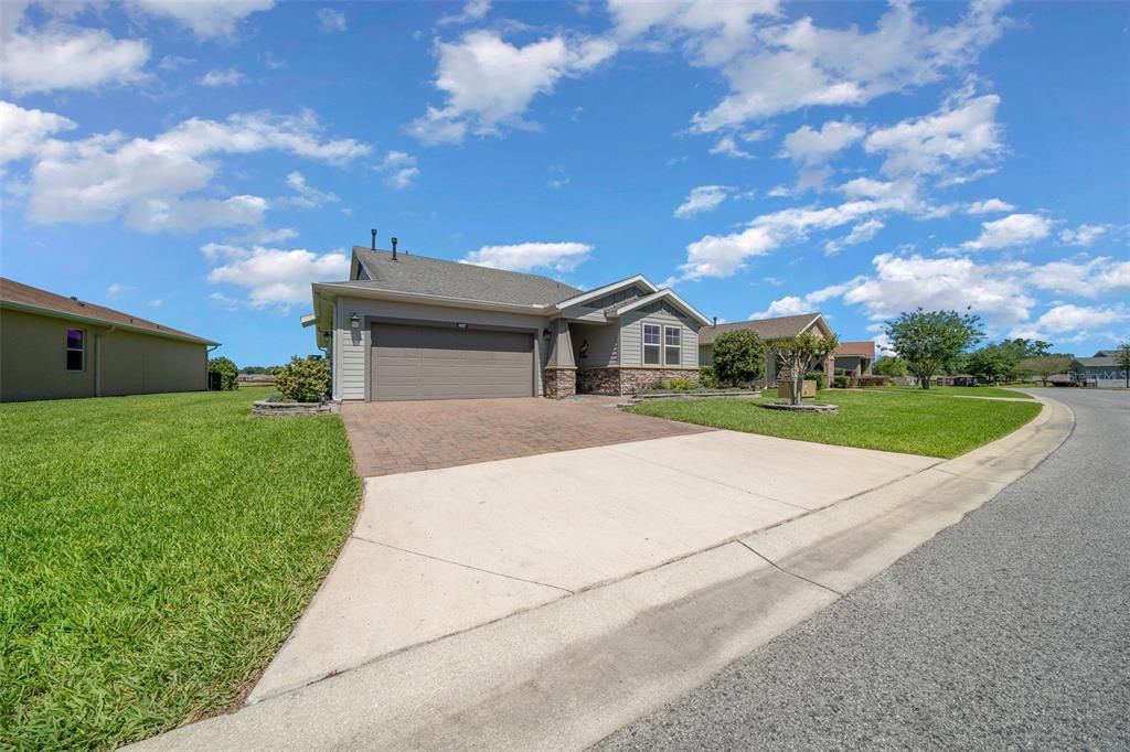 For Sale: $450,000 (2 beds, 2 baths, 2316 Square Feet)