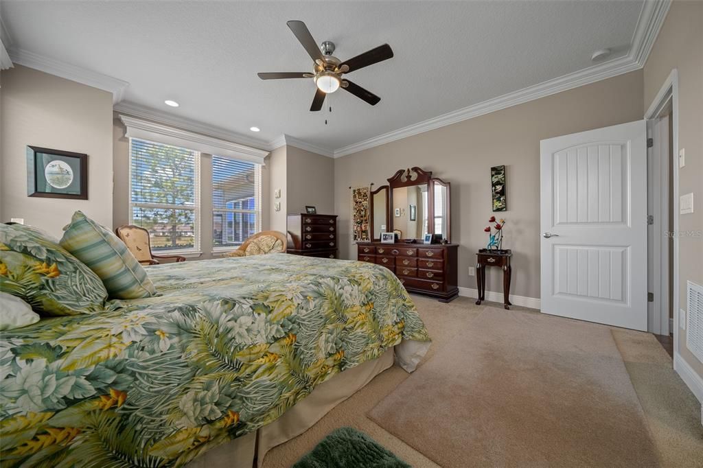 For Sale: $450,000 (2 beds, 2 baths, 2316 Square Feet)