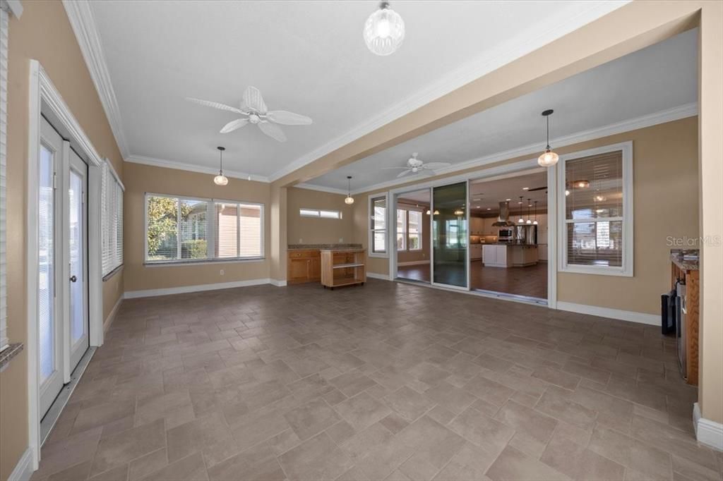 For Sale: $450,000 (2 beds, 2 baths, 2316 Square Feet)