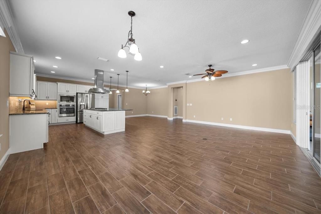 For Sale: $450,000 (2 beds, 2 baths, 2316 Square Feet)