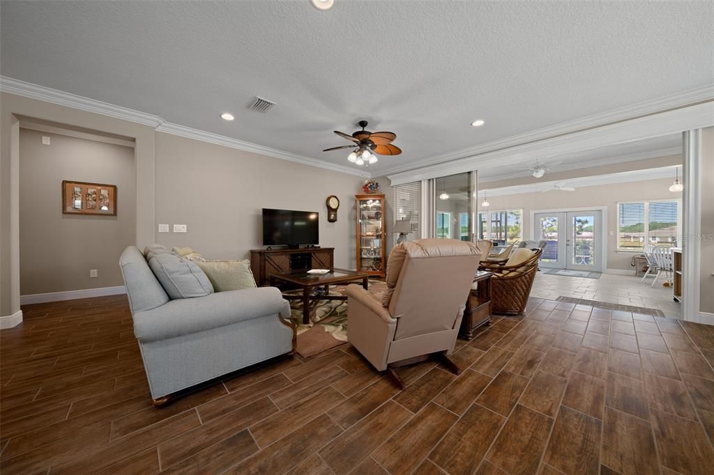 For Sale: $450,000 (2 beds, 2 baths, 2316 Square Feet)