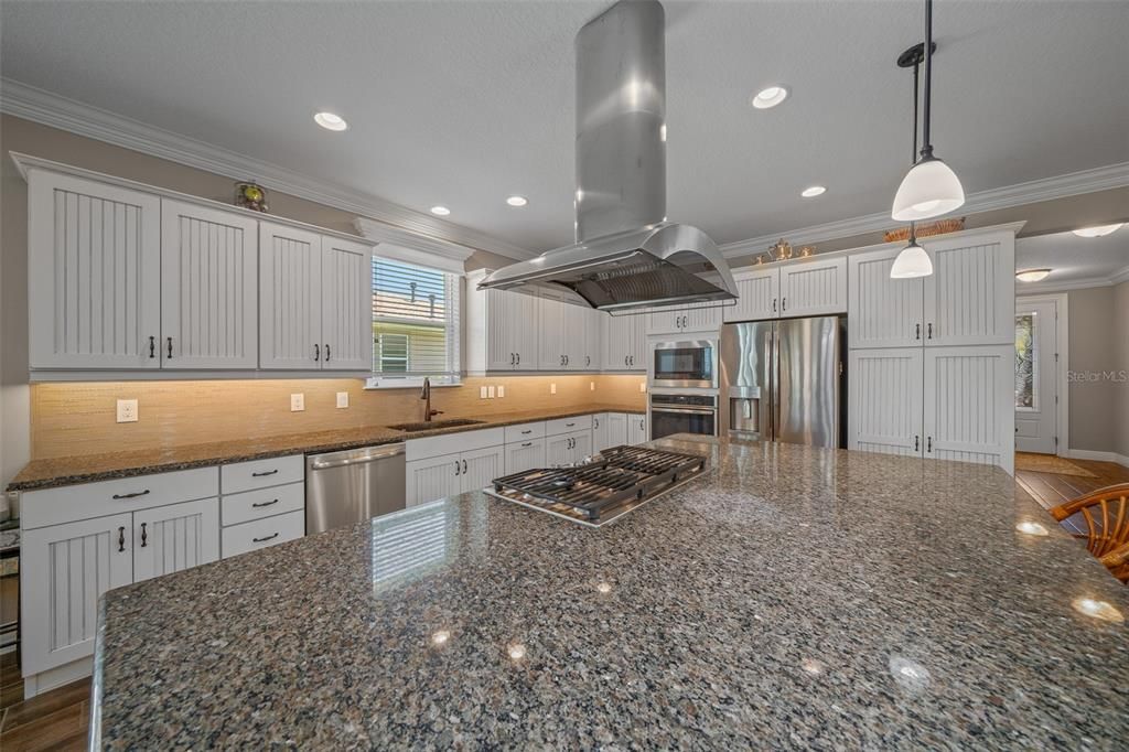 For Sale: $450,000 (2 beds, 2 baths, 2316 Square Feet)