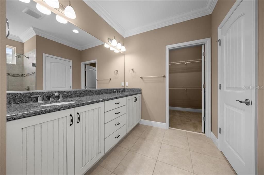 For Sale: $450,000 (2 beds, 2 baths, 2316 Square Feet)