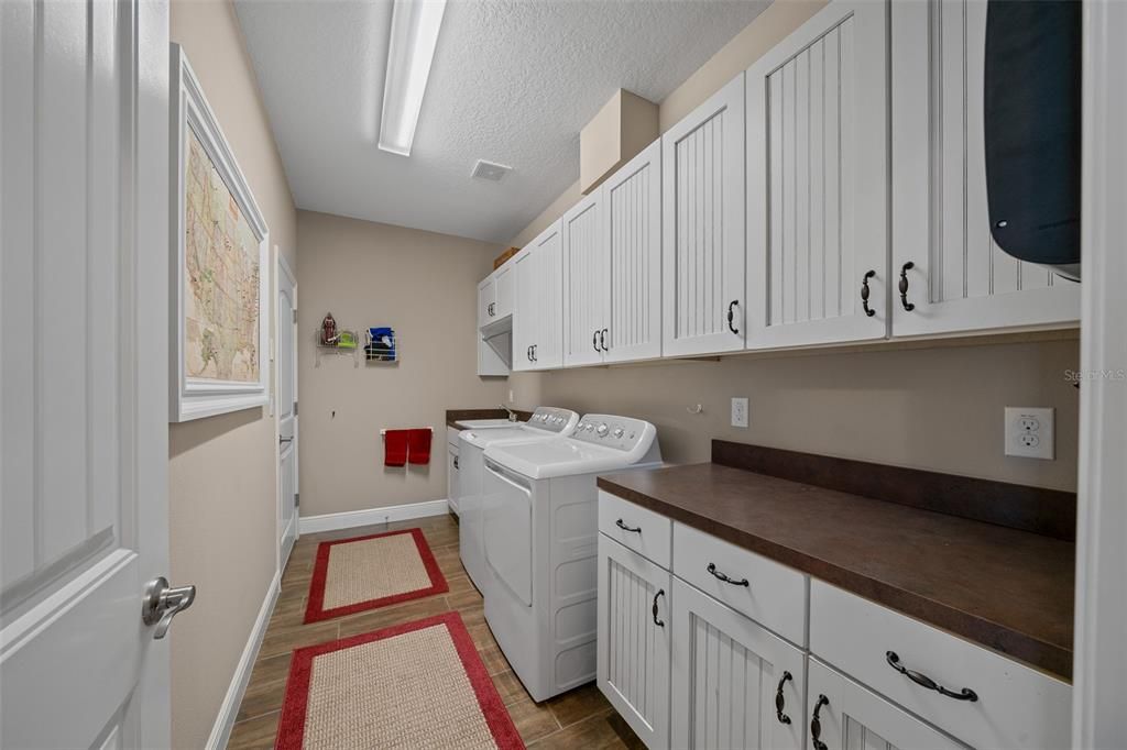 For Sale: $450,000 (2 beds, 2 baths, 2316 Square Feet)