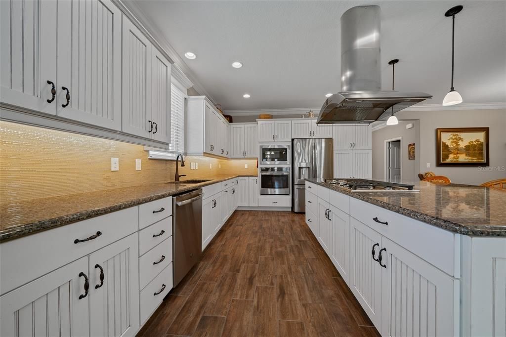 For Sale: $450,000 (2 beds, 2 baths, 2316 Square Feet)