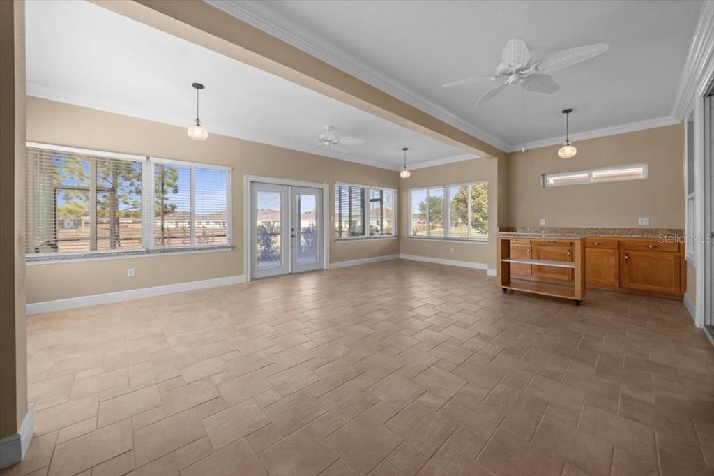 For Sale: $450,000 (2 beds, 2 baths, 2316 Square Feet)