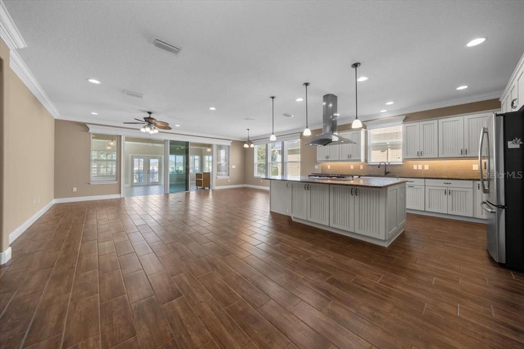 For Sale: $450,000 (2 beds, 2 baths, 2316 Square Feet)