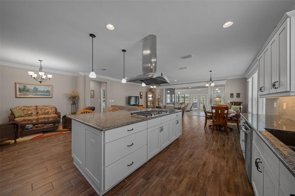 For Sale: $450,000 (2 beds, 2 baths, 2316 Square Feet)