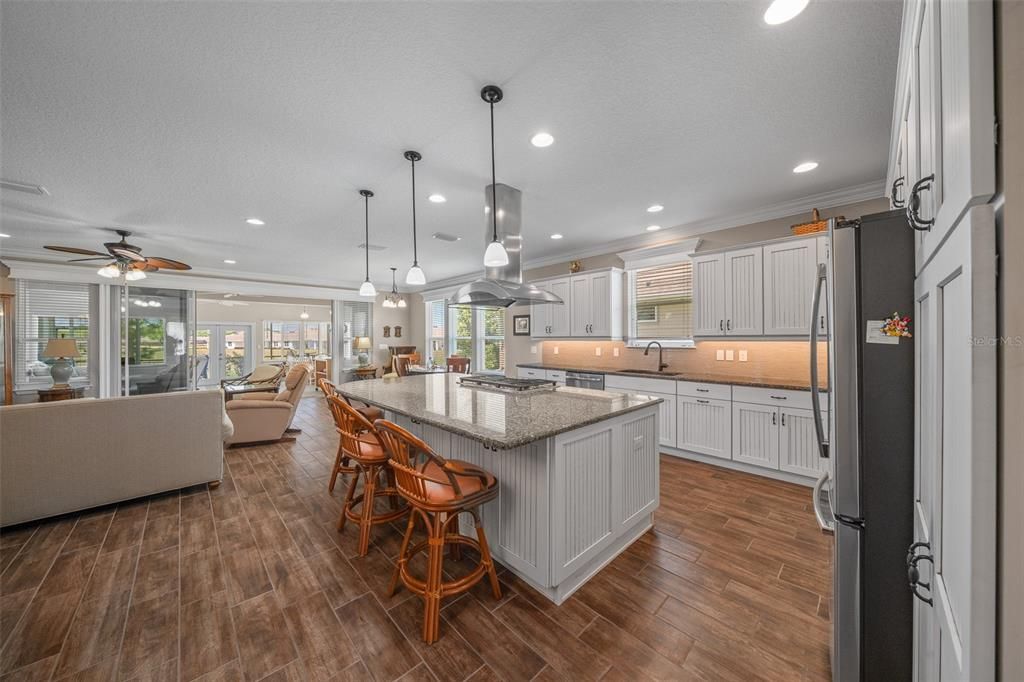 For Sale: $450,000 (2 beds, 2 baths, 2316 Square Feet)