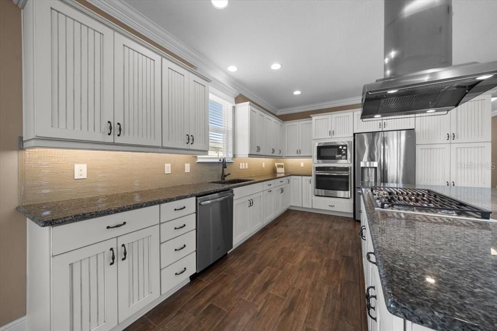 For Sale: $450,000 (2 beds, 2 baths, 2316 Square Feet)