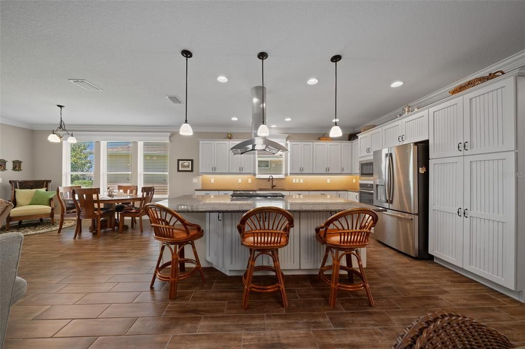 For Sale: $450,000 (2 beds, 2 baths, 2316 Square Feet)