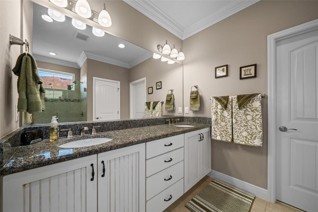 For Sale: $450,000 (2 beds, 2 baths, 2316 Square Feet)