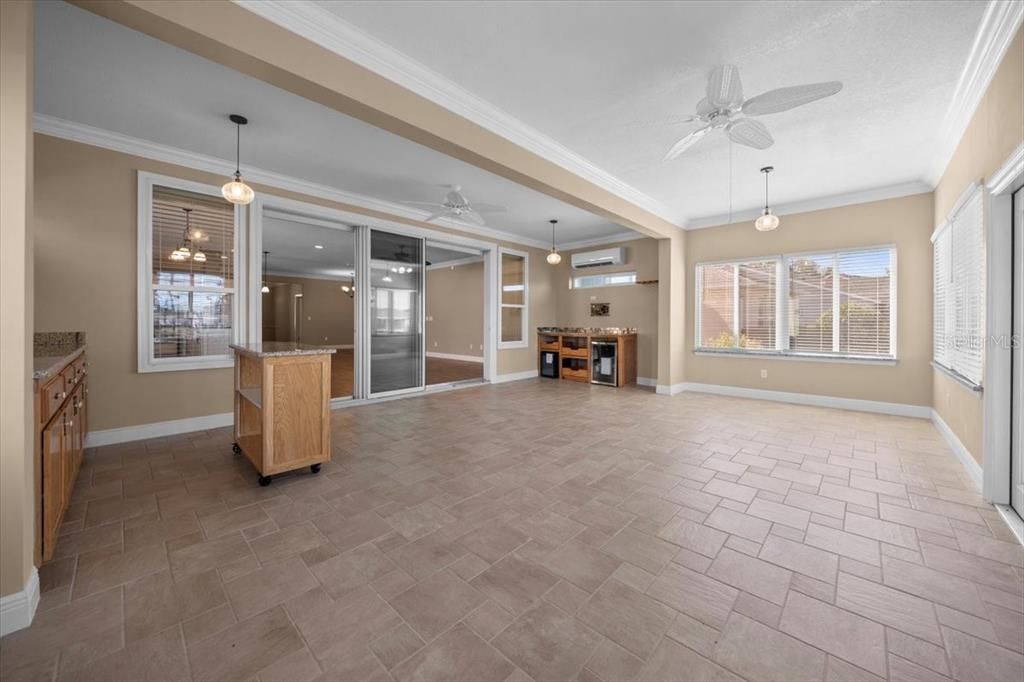 For Sale: $450,000 (2 beds, 2 baths, 2316 Square Feet)