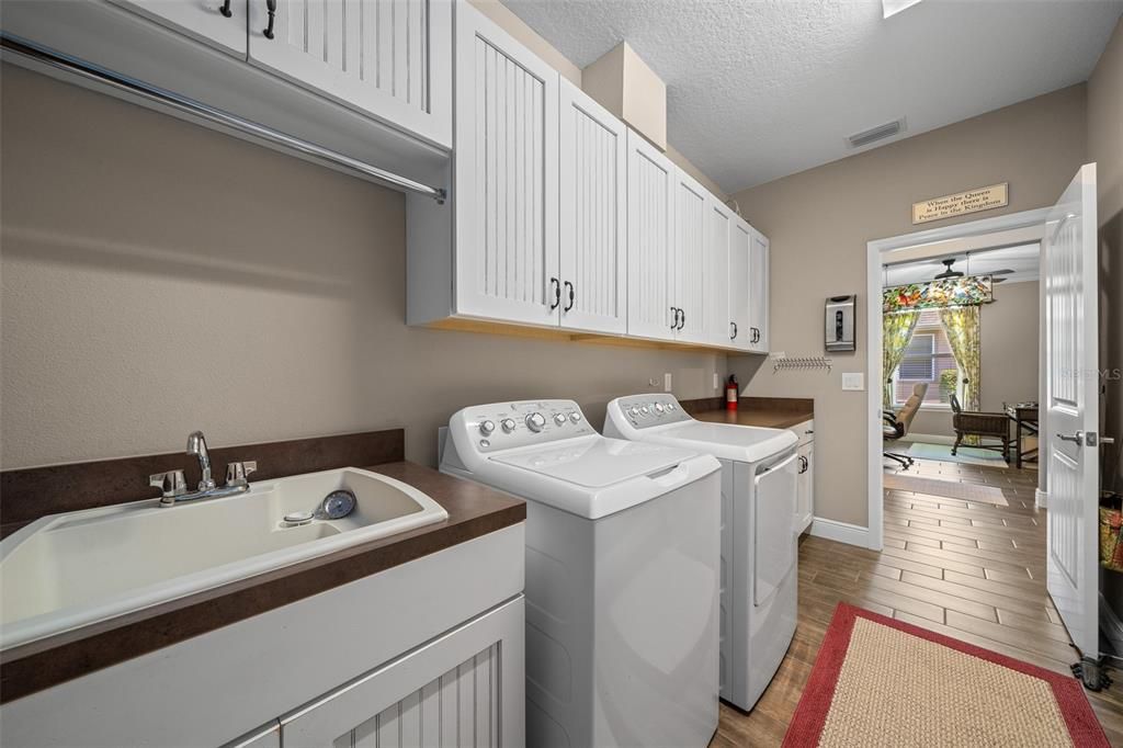 For Sale: $450,000 (2 beds, 2 baths, 2316 Square Feet)