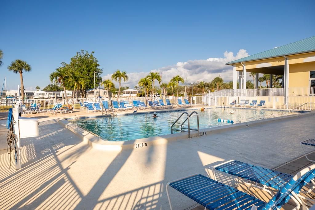 На продажу: $33,000 (0.10 acres)