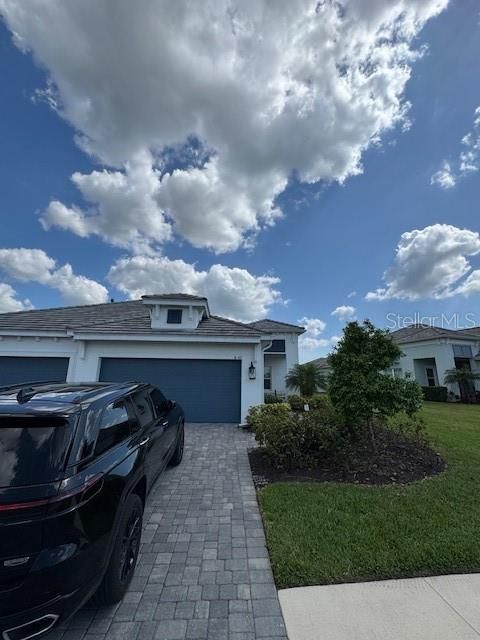 Recently Sold: $465,000 (2 beds, 2 baths, 1524 Square Feet)