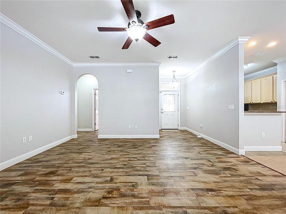 For Sale: $315,000 (3 beds, 2 baths, 1533 Square Feet)