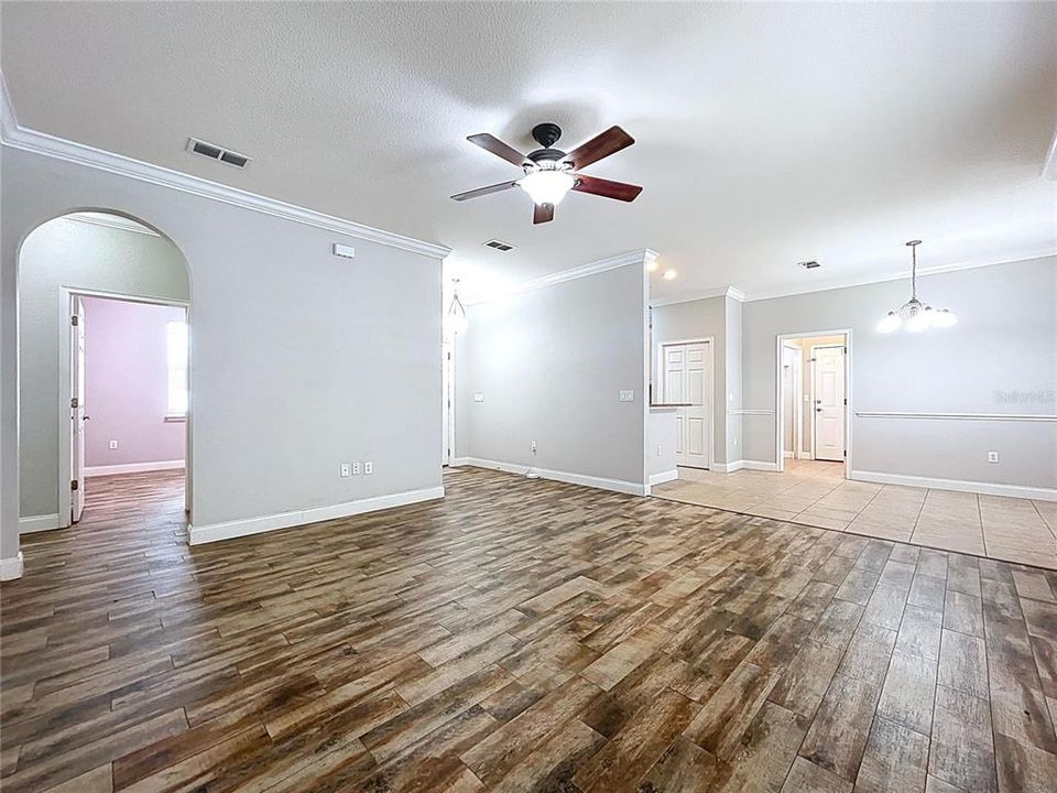 For Sale: $315,000 (3 beds, 2 baths, 1533 Square Feet)