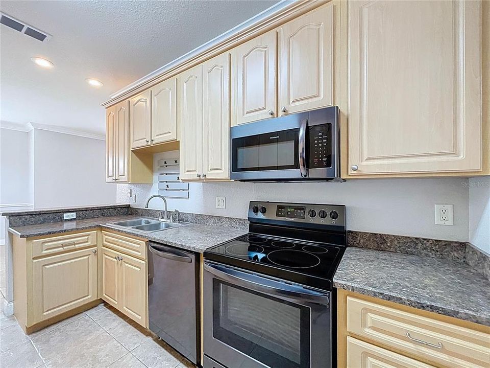 For Sale: $315,000 (3 beds, 2 baths, 1533 Square Feet)