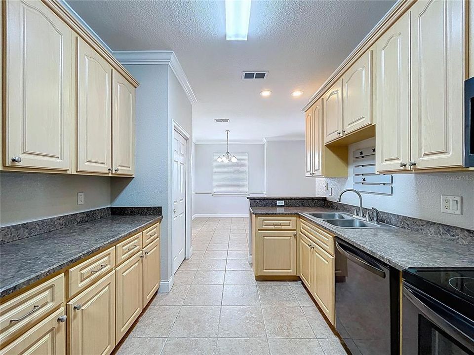 For Sale: $315,000 (3 beds, 2 baths, 1533 Square Feet)