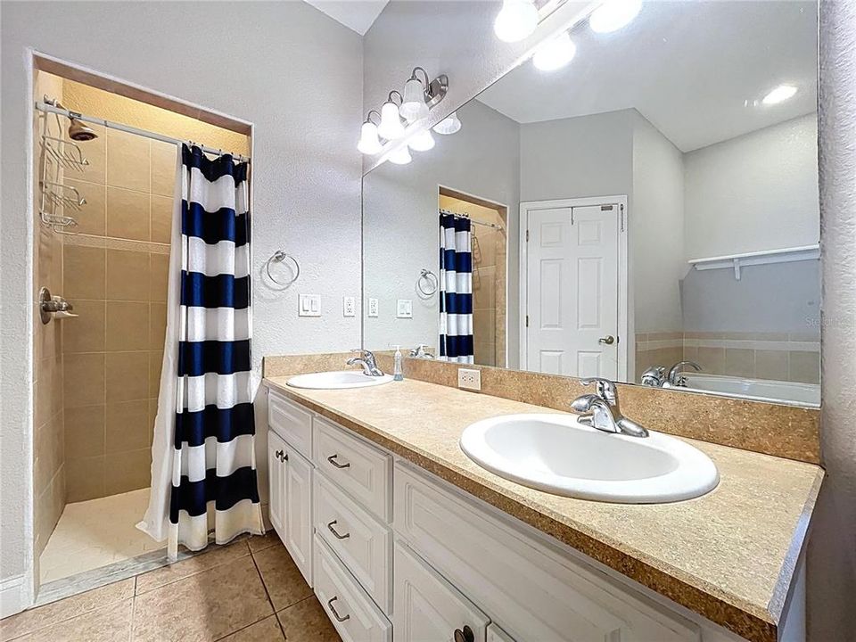 For Sale: $315,000 (3 beds, 2 baths, 1533 Square Feet)