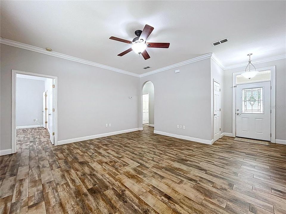 For Sale: $315,000 (3 beds, 2 baths, 1533 Square Feet)