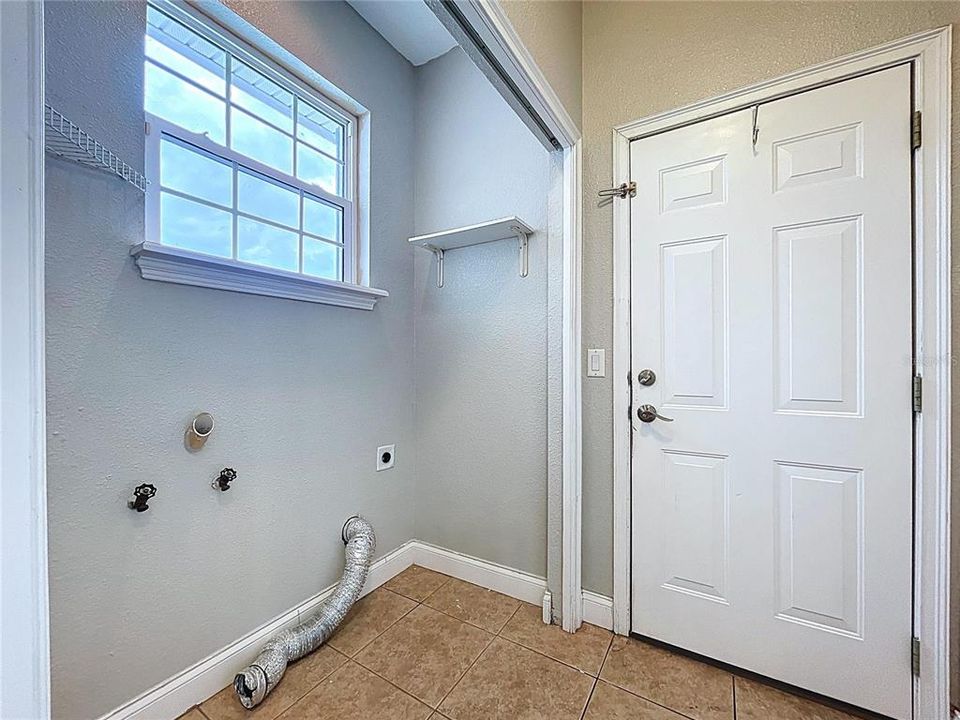 For Sale: $315,000 (3 beds, 2 baths, 1533 Square Feet)