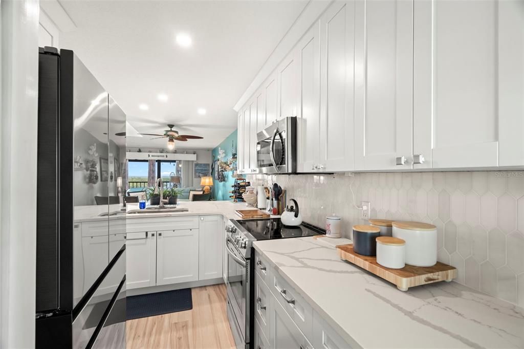 For Sale: $372,000 (2 beds, 2 baths, 1025 Square Feet)