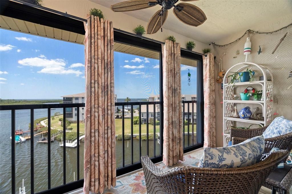 For Sale: $372,000 (2 beds, 2 baths, 1025 Square Feet)