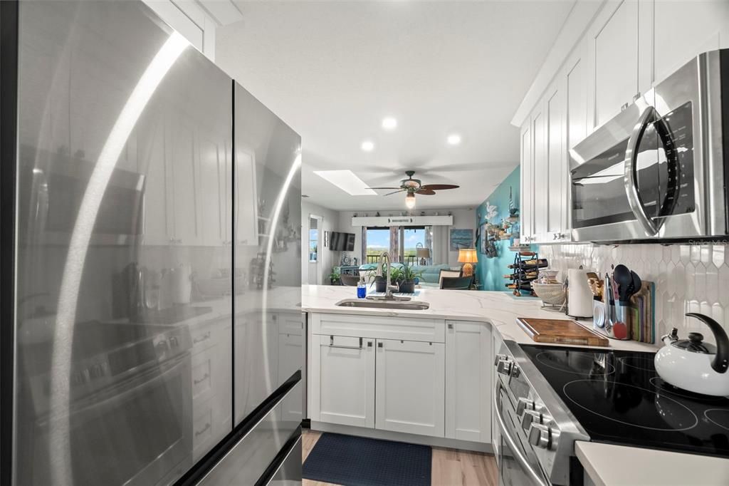 For Sale: $372,000 (2 beds, 2 baths, 1025 Square Feet)