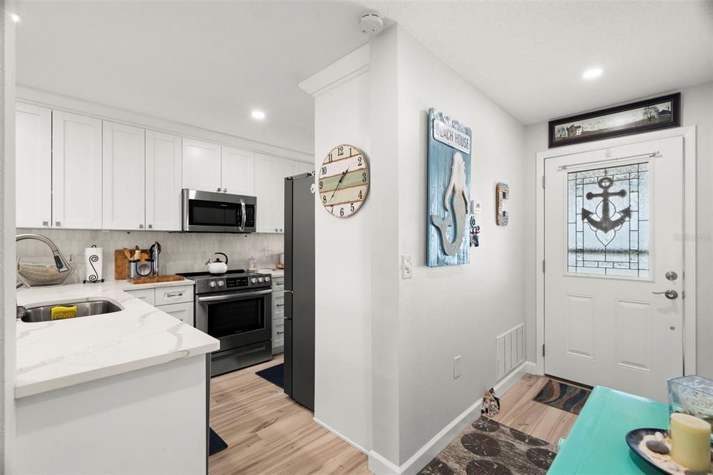 For Sale: $372,000 (2 beds, 2 baths, 1025 Square Feet)