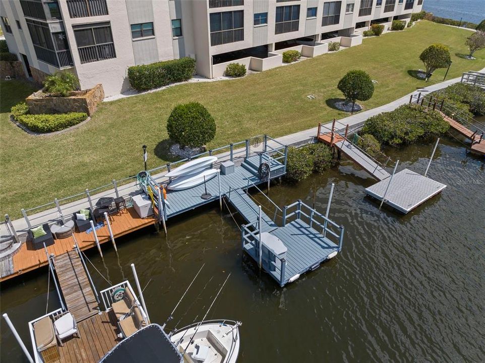 For Sale: $372,000 (2 beds, 2 baths, 1025 Square Feet)