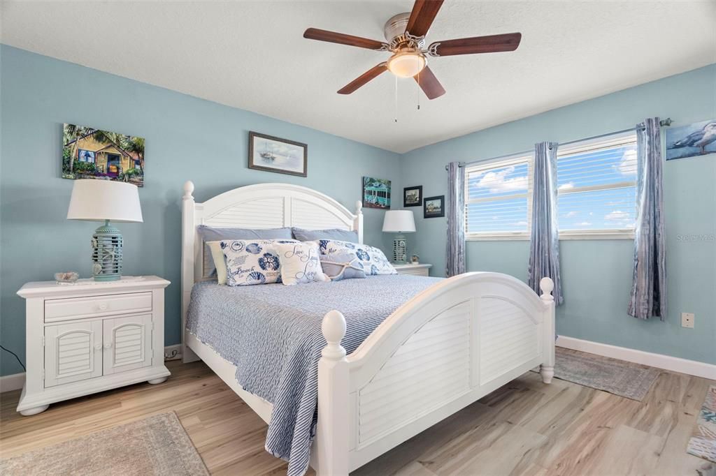 For Sale: $372,000 (2 beds, 2 baths, 1025 Square Feet)