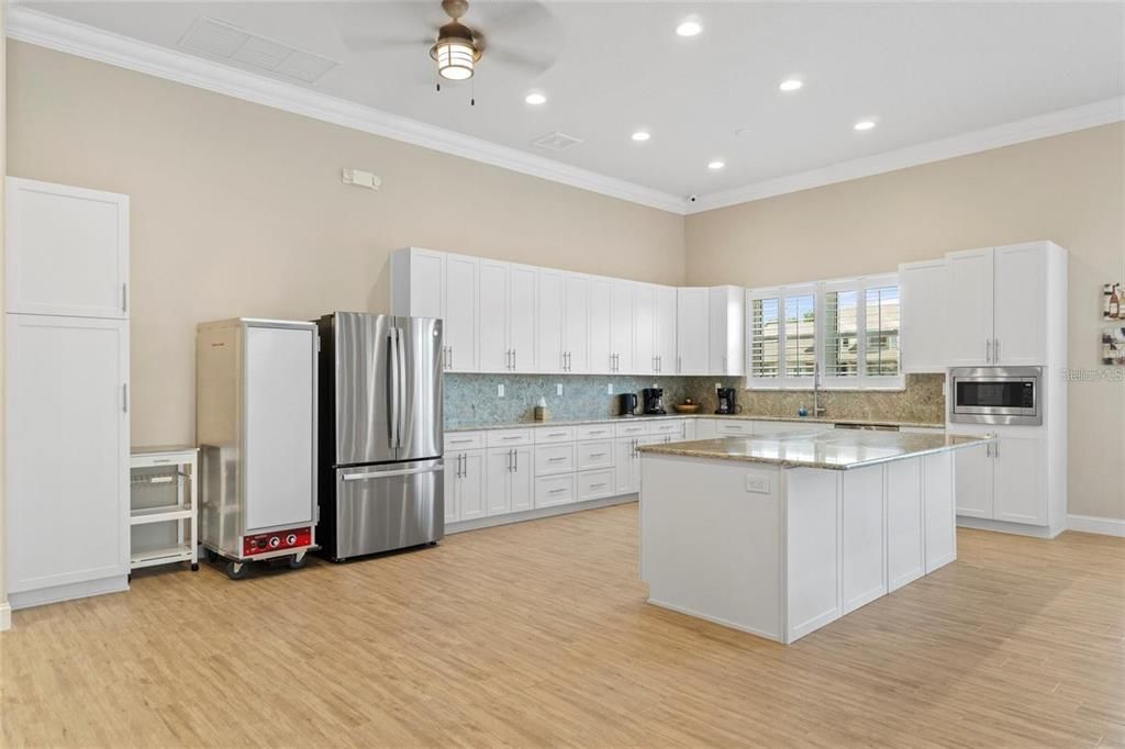 For Sale: $372,000 (2 beds, 2 baths, 1025 Square Feet)