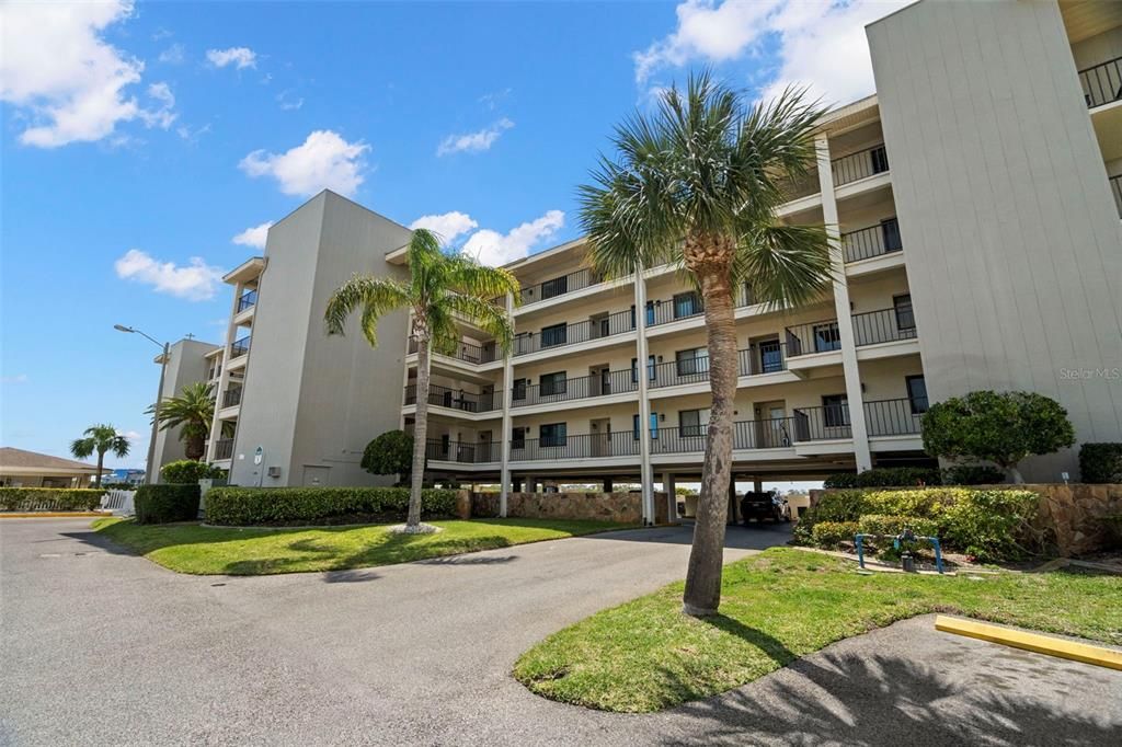 For Sale: $372,000 (2 beds, 2 baths, 1025 Square Feet)