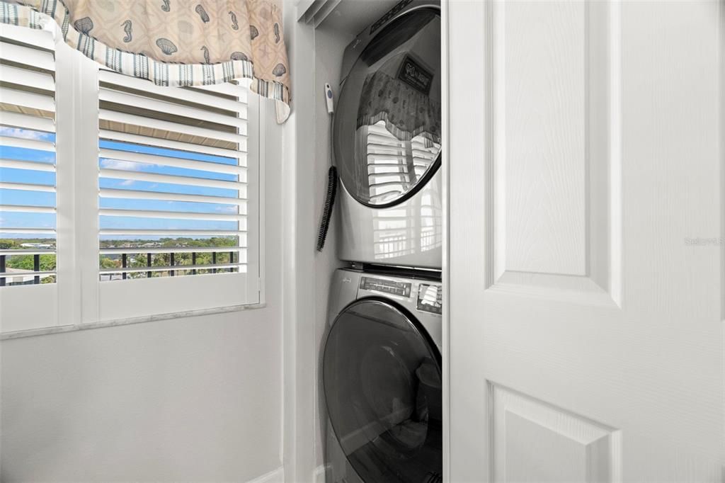 For Sale: $372,000 (2 beds, 2 baths, 1025 Square Feet)