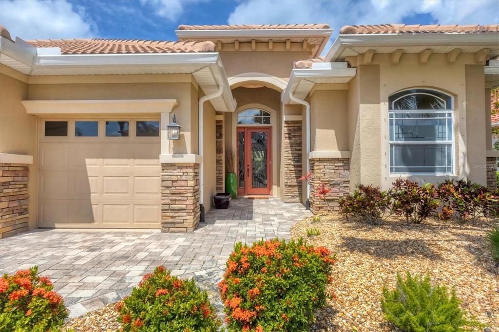 En Venta: $599,999 (4 camas, 3 baños, 2714 Pies cuadrados)