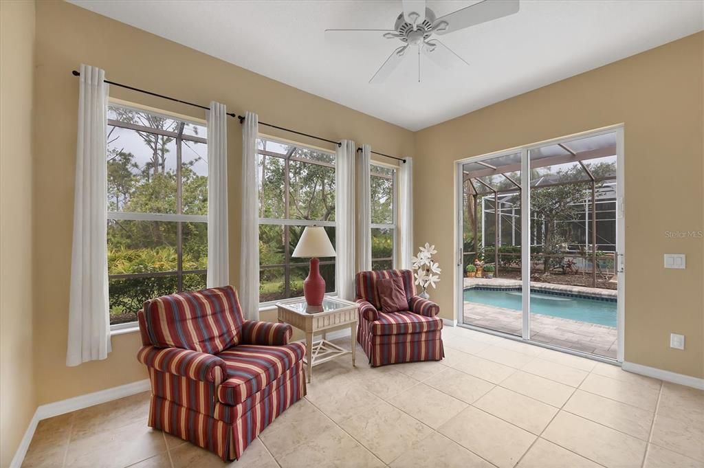 En Venta: $599,999 (4 camas, 3 baños, 2714 Pies cuadrados)