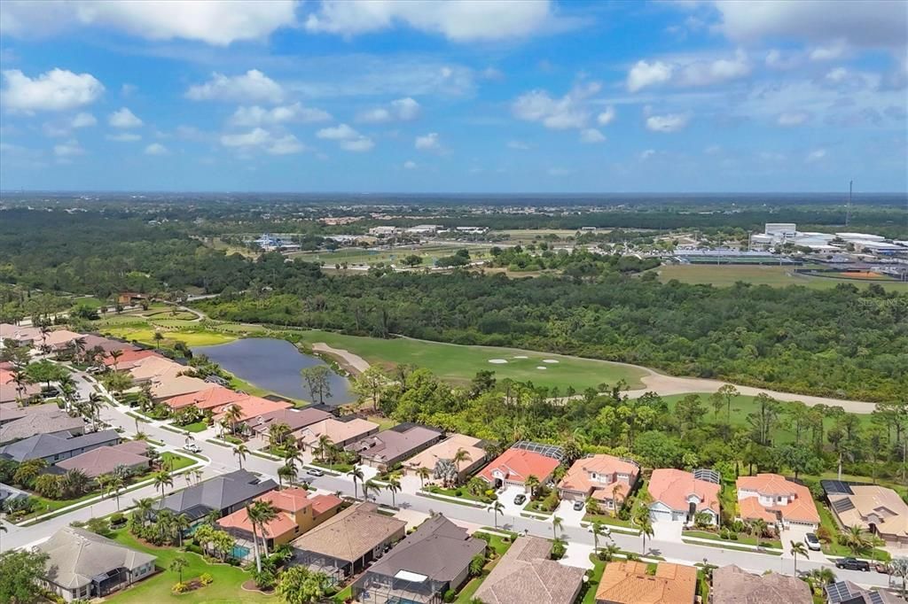 En Venta: $599,999 (4 camas, 3 baños, 2714 Pies cuadrados)