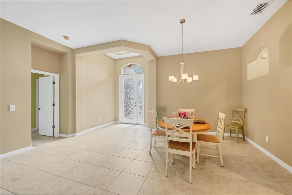 En Venta: $599,999 (4 camas, 3 baños, 2714 Pies cuadrados)