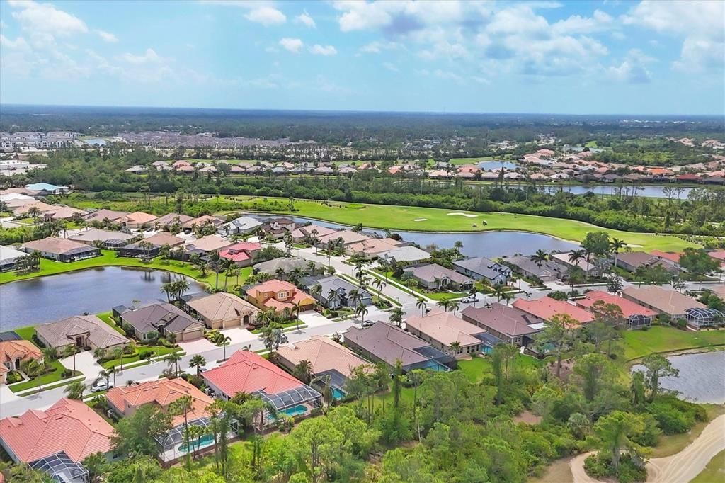 En Venta: $599,999 (4 camas, 3 baños, 2714 Pies cuadrados)