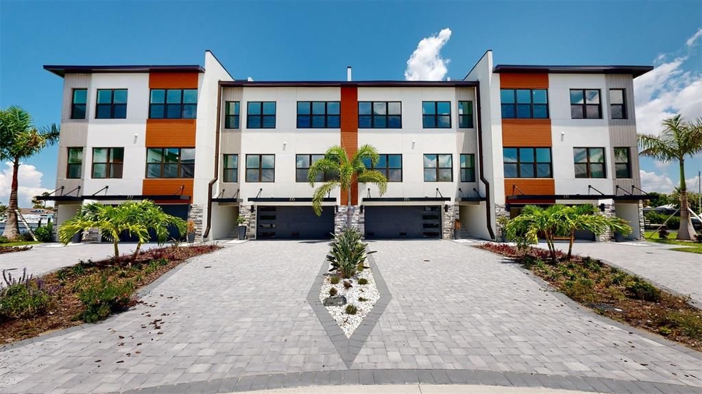 En Venta: $840,000 (4 camas, 2 baños, 2396 Pies cuadrados)