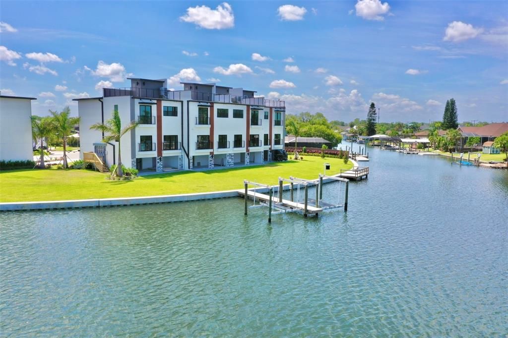 En Venta: $840,000 (4 camas, 2 baños, 2396 Pies cuadrados)